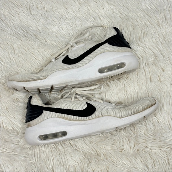 Nike Men’s Air Max Oketo white and black size 8 EUC - Picture 5 of 11